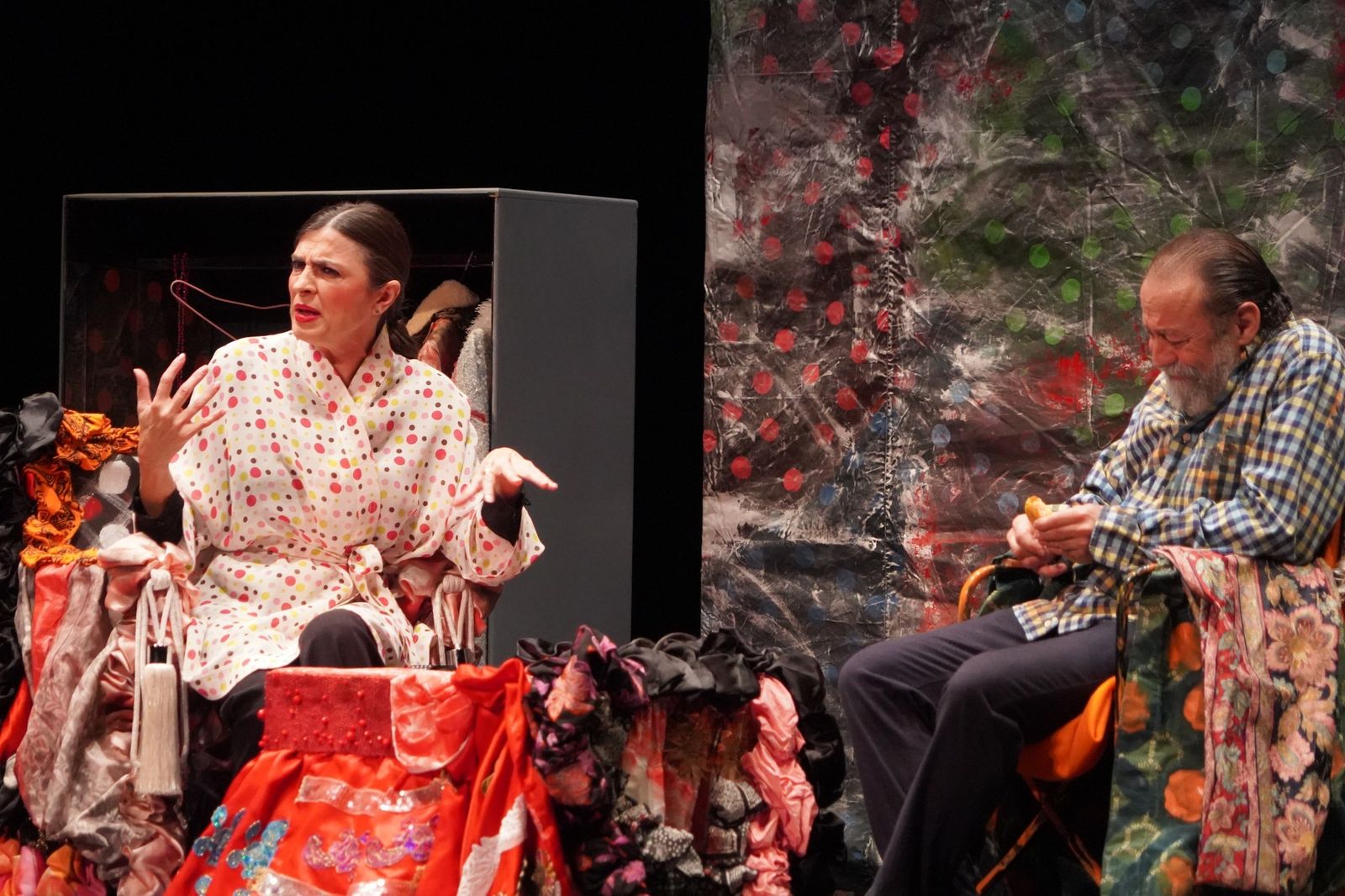 Un momento de la obra 'Más allá del puente', en Moguer.