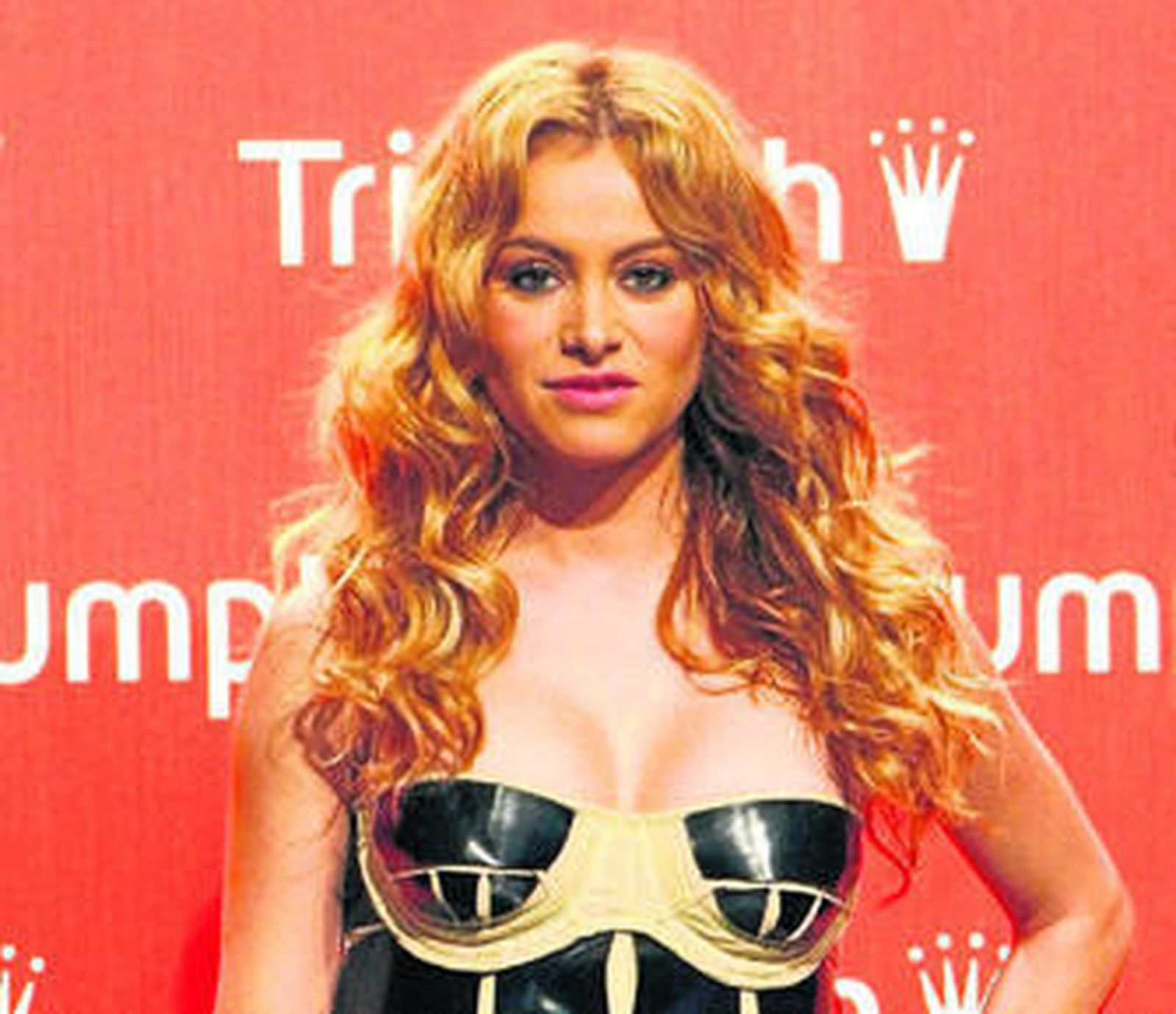 En un escrito al juzgado, Cuarzo pide que se retenga a la mexicana en cuanto pise España.