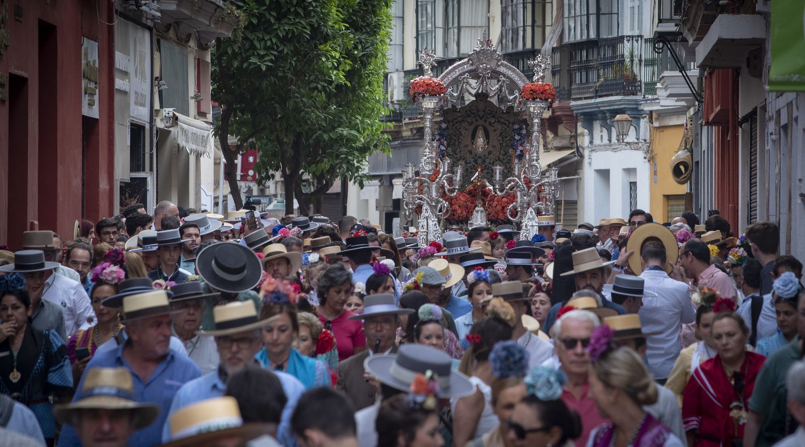 Las imágenes de la salida de la Hermandad del Rocío de Sevilla