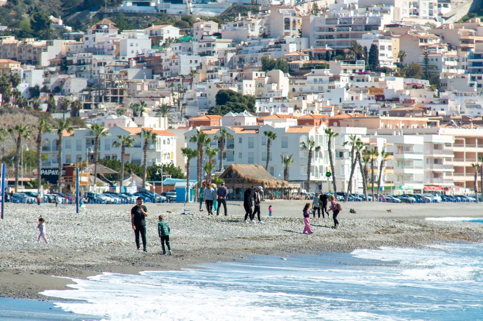 La Costa disfruta de un Día de Andalucía con viento, sol y playa