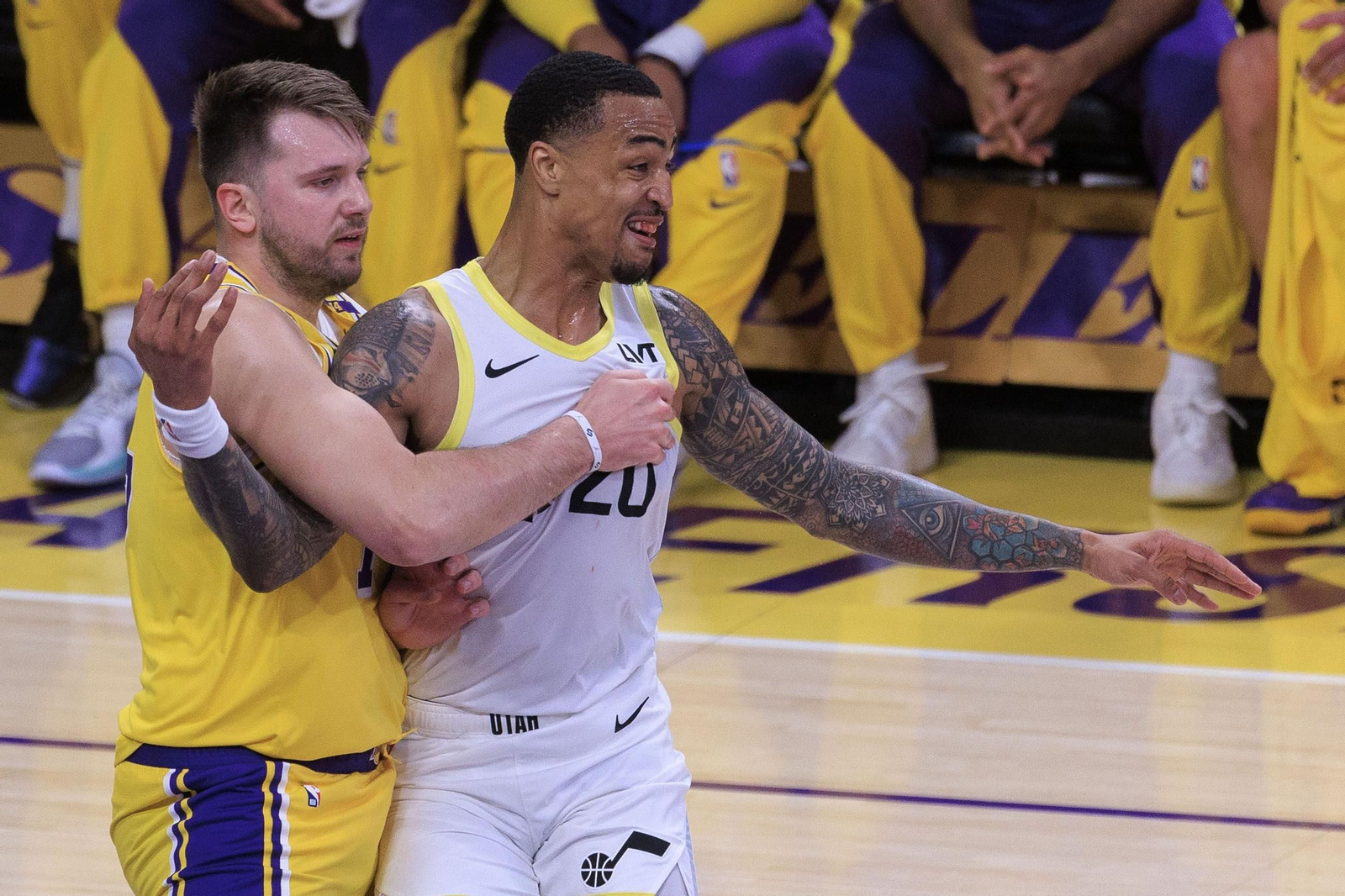 Las fotos del debut de Doncic con los Lakers