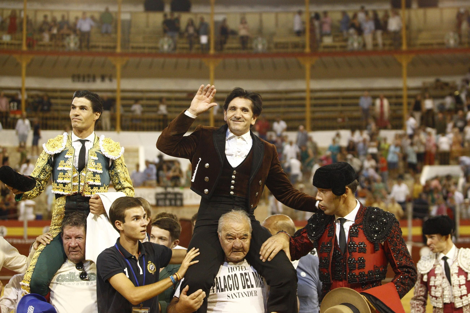 Las mejores imágenes de la corrida de toros de Diego Ventura, Talavante y Pablo Aguado, en Almería