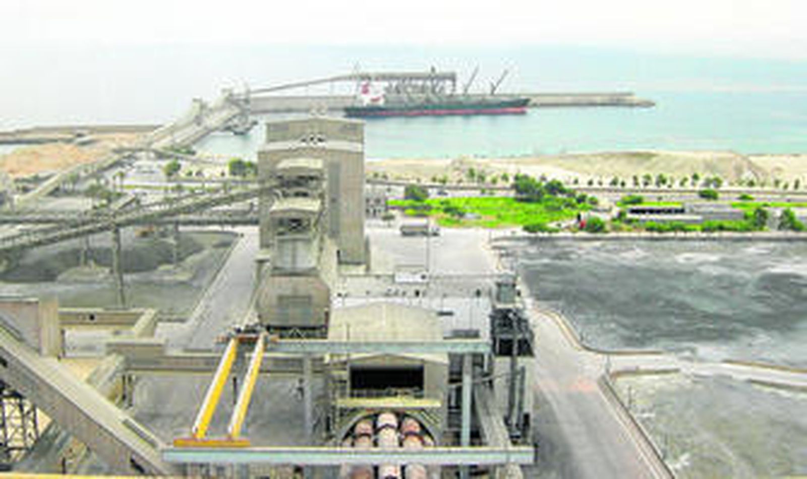 Imagen de la fábrica de LafargeHolcim  en Carboneras.