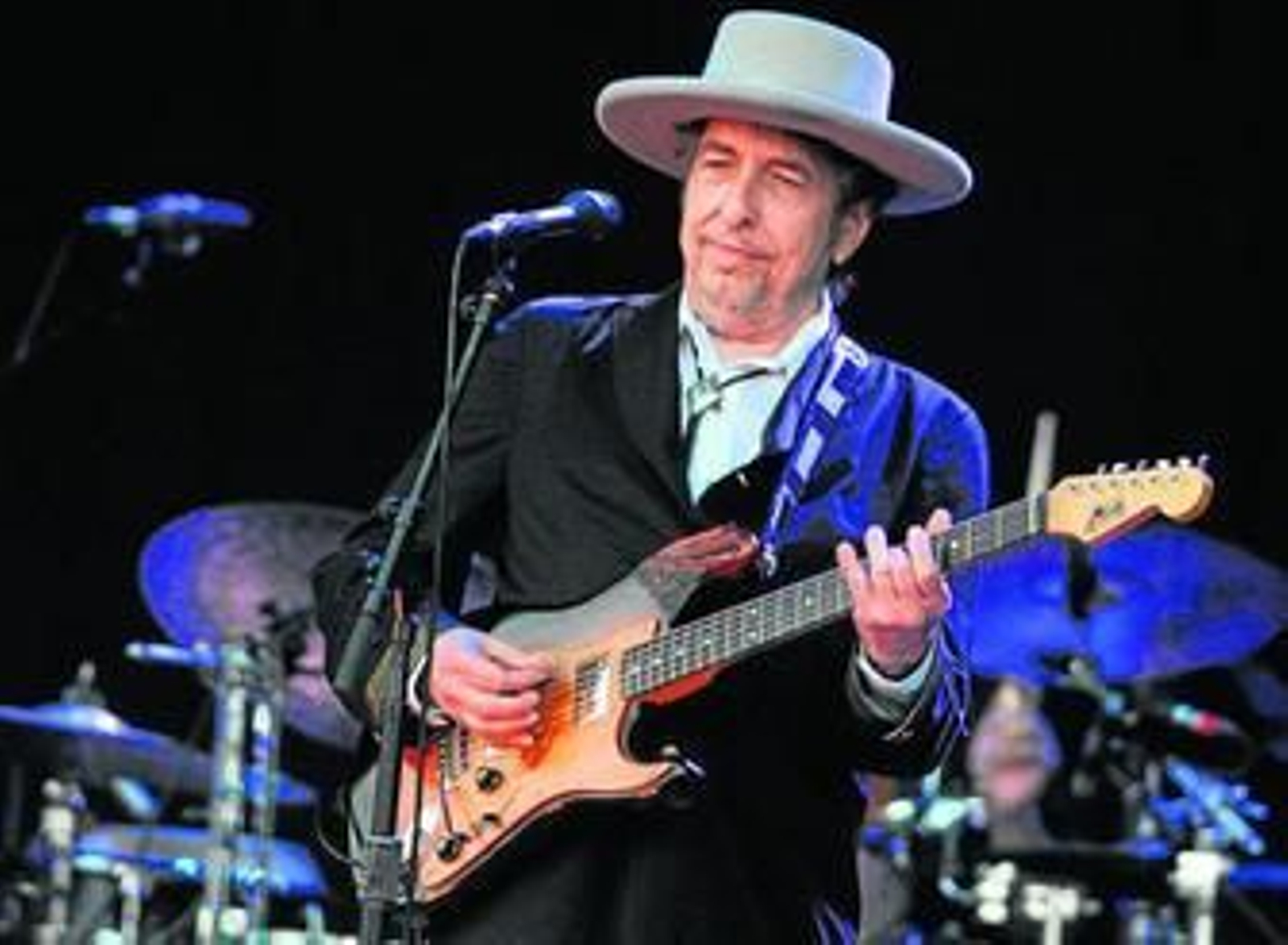 Dylan enlaza sombras y leyenda en una cita histórica en el Teatro de la Axerquía