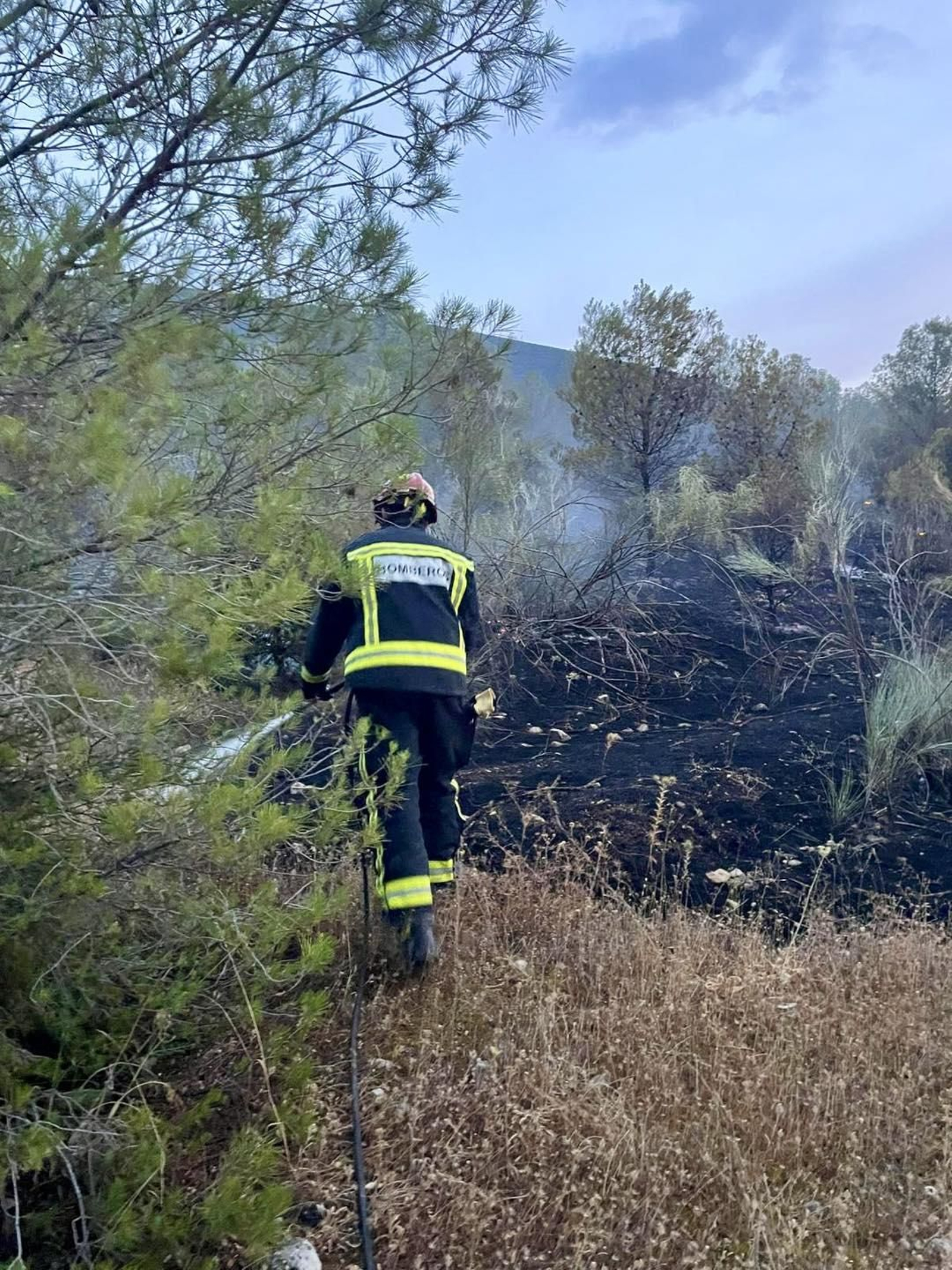 Así fue la lucha contra las llamas en Peal de Becerro