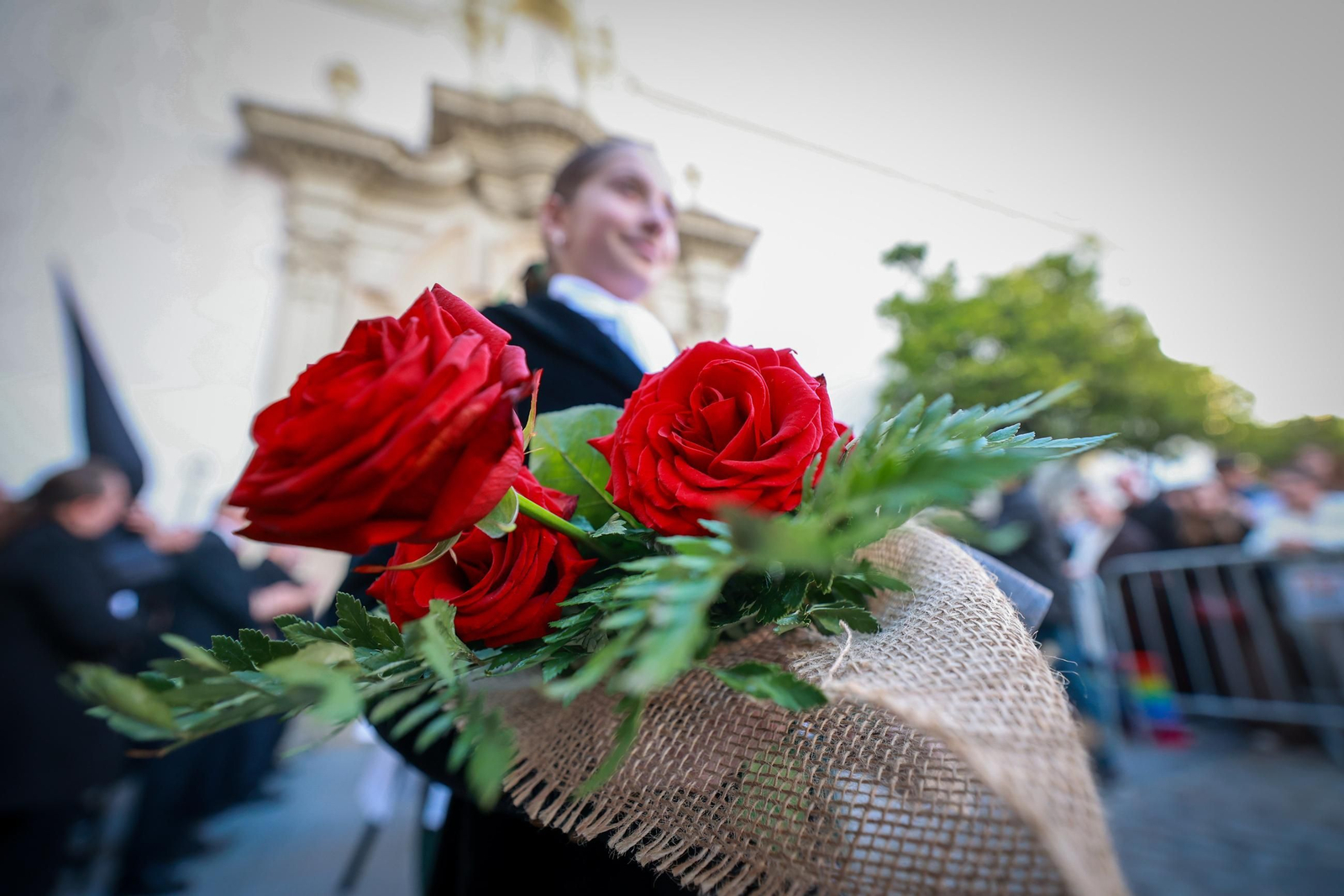 Imágenes de la salida de Vera Cruz en la Semana Santa de Cádiz 2025