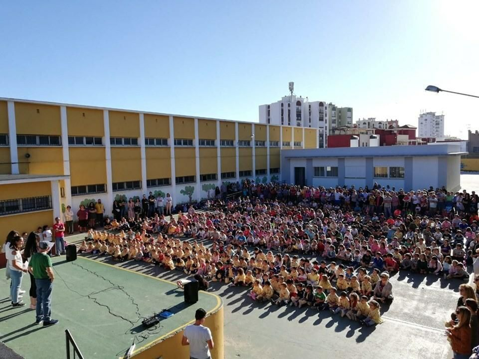 Alumnos del Pedro Simón Abril, en una actividad antes de la pandemia