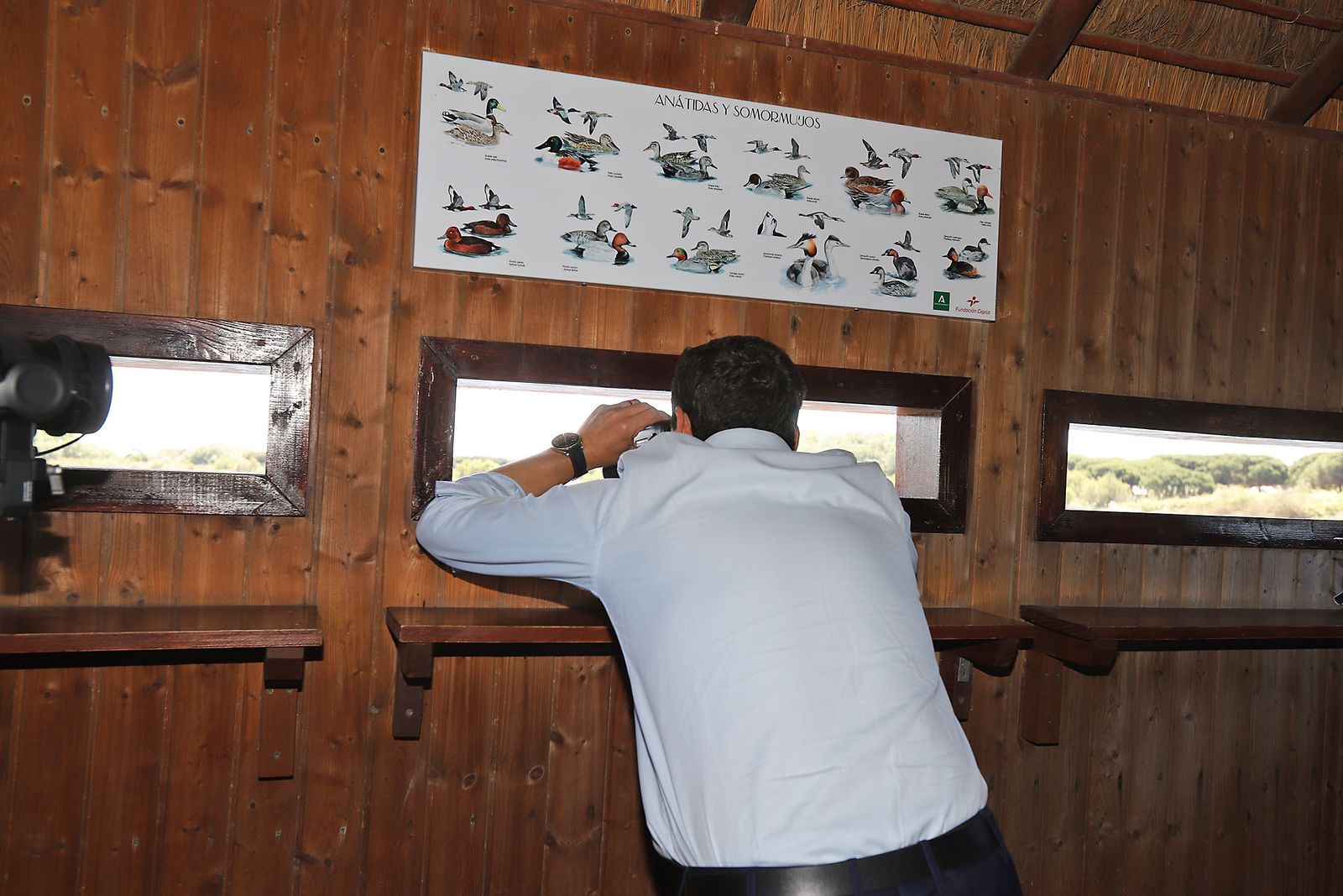 El presidente de la Junta de Andalucía Juanma Moreno visita la Laguna Primera de Palos (Huelva)