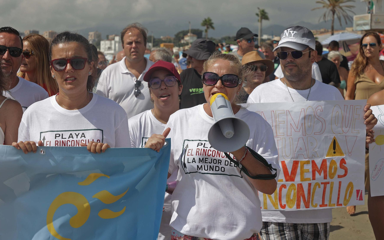 Fotos de la manifestación de la plataforma Salvemos El Rinconcillo y el grupo ecologista Verdemar en Algeciras