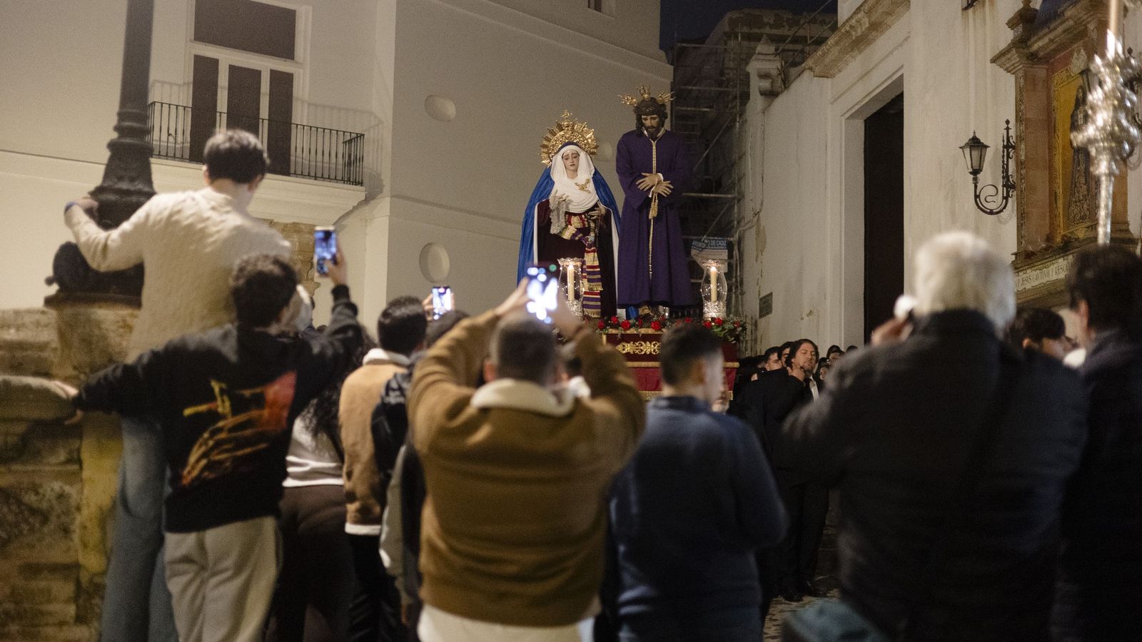 Las imágenes de los traslados de las cofradías de Santa Cruz