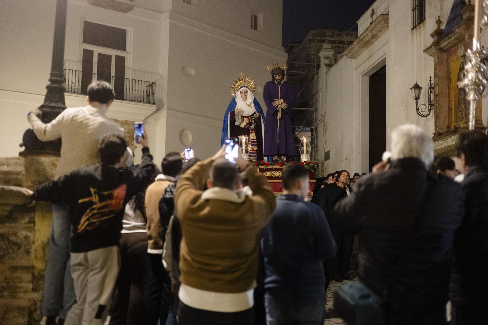 Las imágenes de los traslados de las cofradías de Santa Cruz