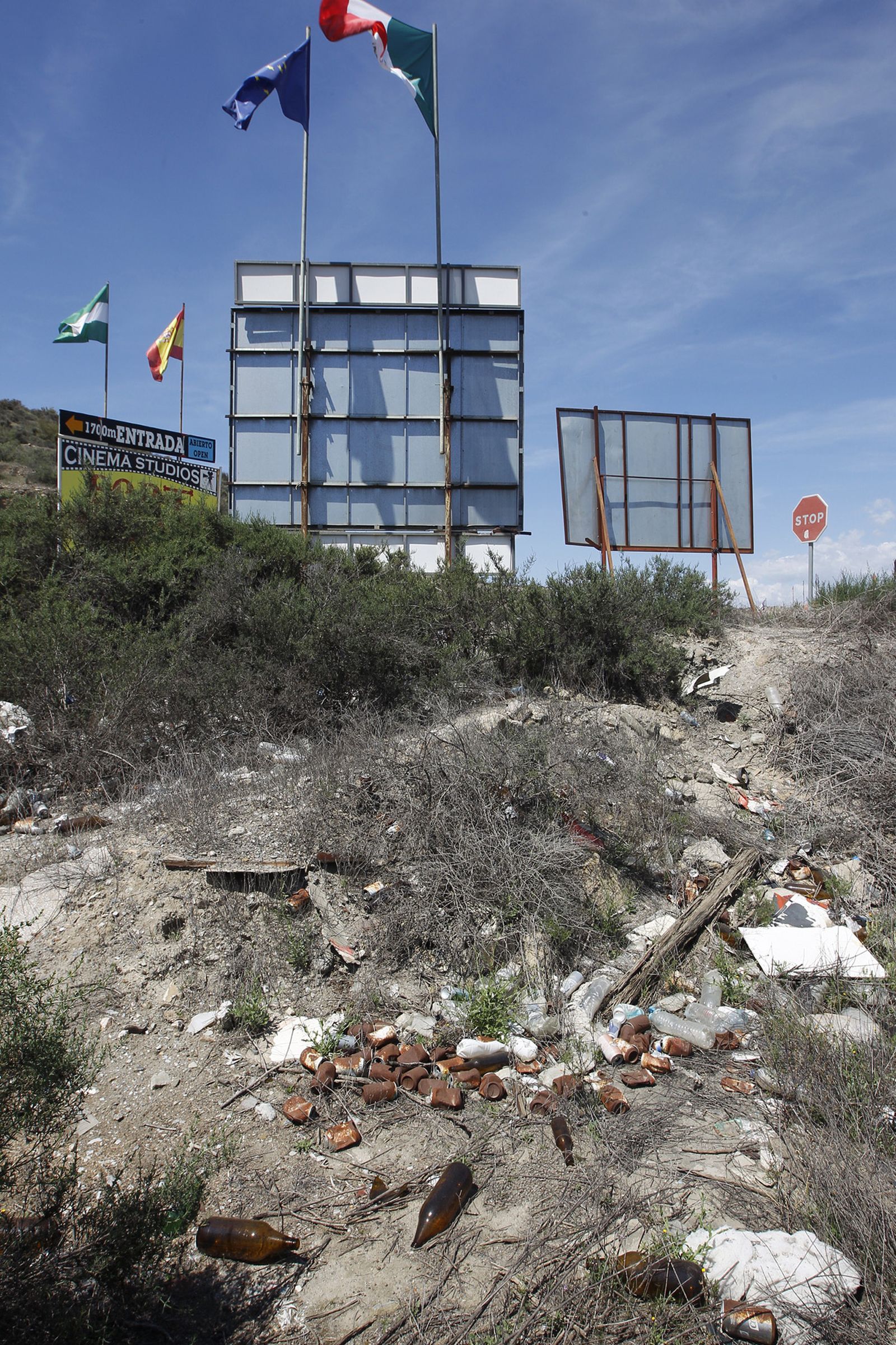 Fotogalería basura en el Desierto de Tabernas