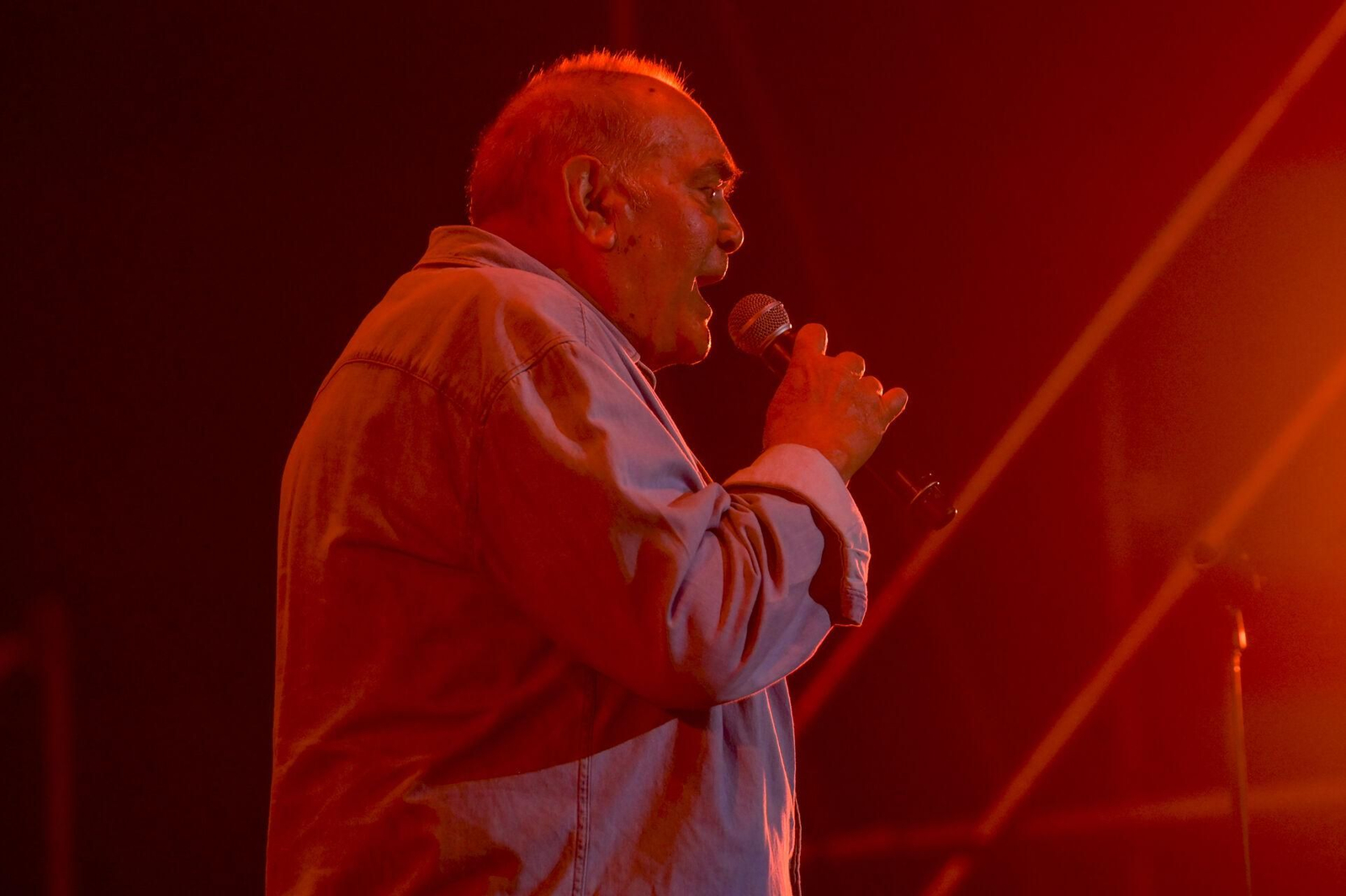 Así fue el concierto, bajo la lluvia, de Los Chichos en Granada