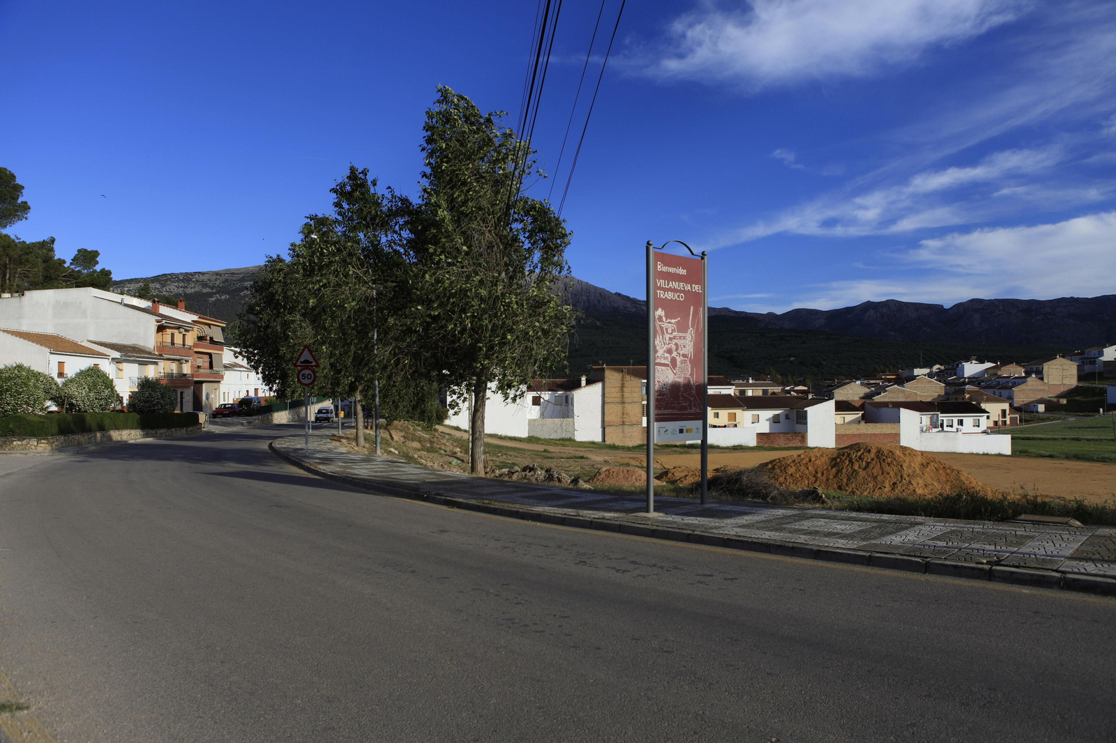 Entrada a Villanueva del Trabuco Entrada a Villanueva del Trabuco
