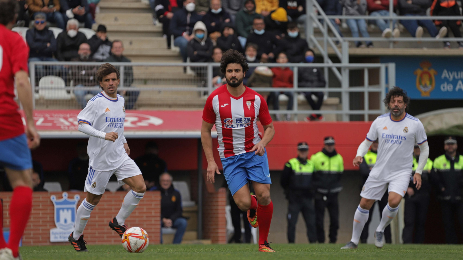 La mejores fotos del Algeciras - Real Madrid veteranos