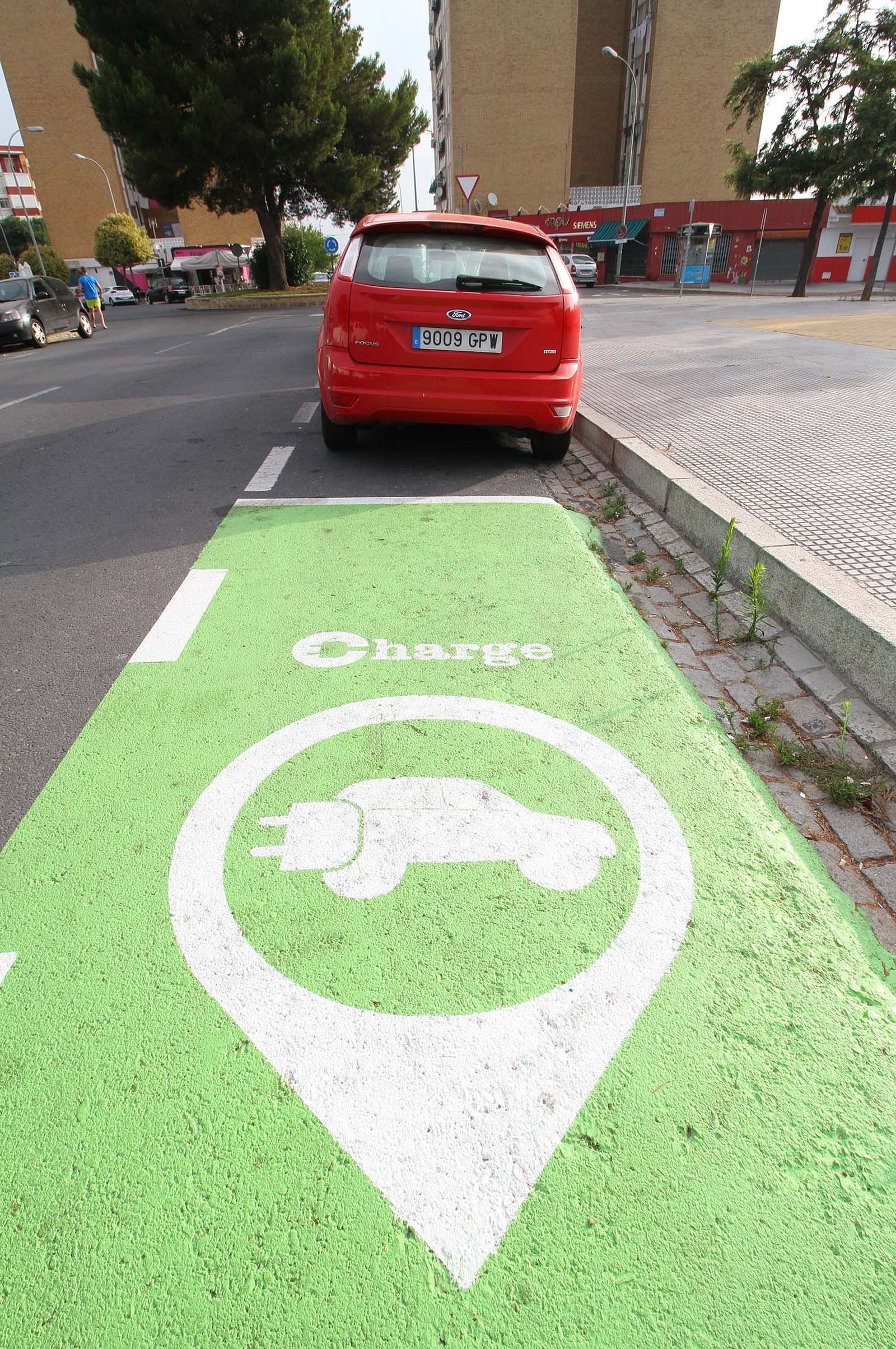 Enchufados a puntos públicos  de recarga para vehículos eléctricos