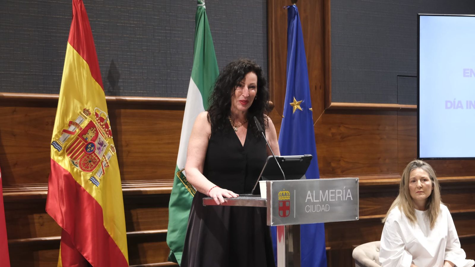 La alcaldesa de Almería, María del Mar Väzquez, durante su discurso en los Galardones 8M.