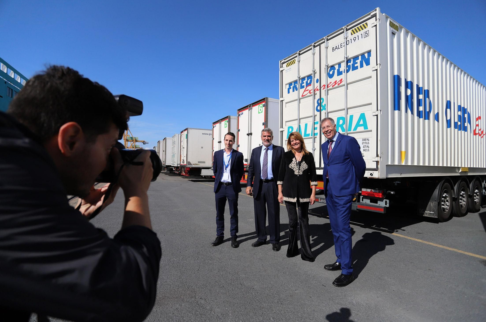 Imágenes de la llegada de un buque de Baleària al Puerto de Huelva