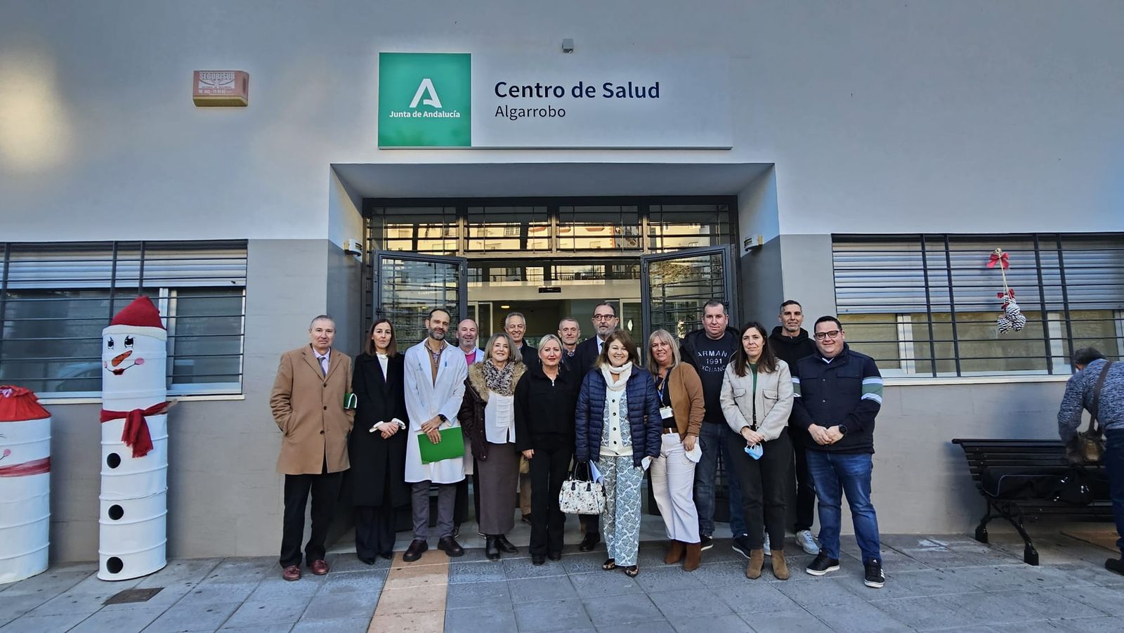 El delegado territorial de Salud y Consumo, Carlos Bautista, en el centro de salud de Algarrobo.