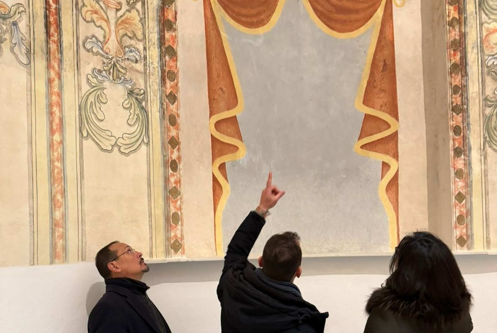 Imagen de una parte de las pinturas restauradas