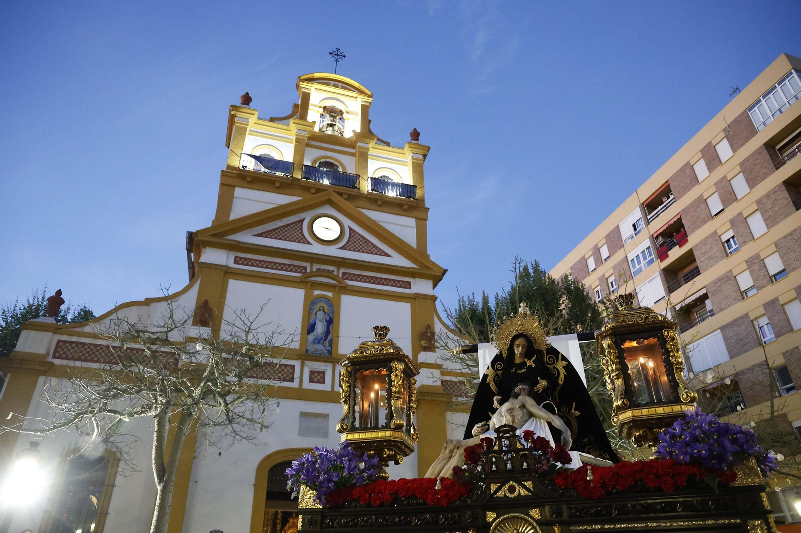 Fotos del Jueves Santo en La Línea: Perdón, Gran Poder y Angustias