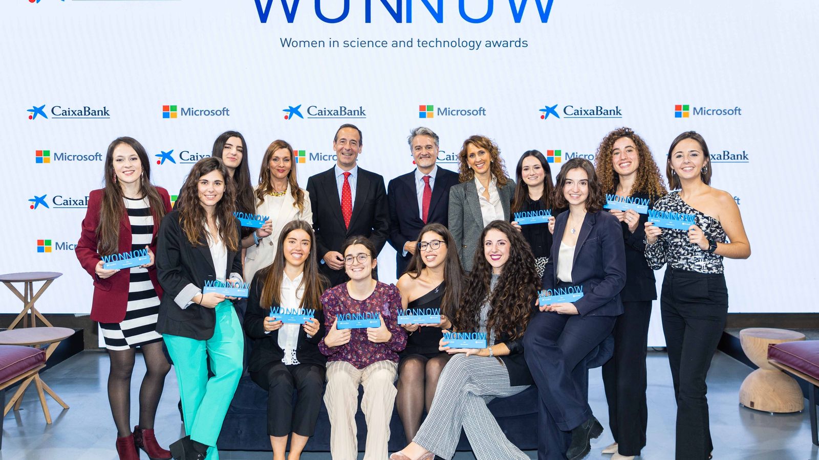 Foto de familia de las premiadas.