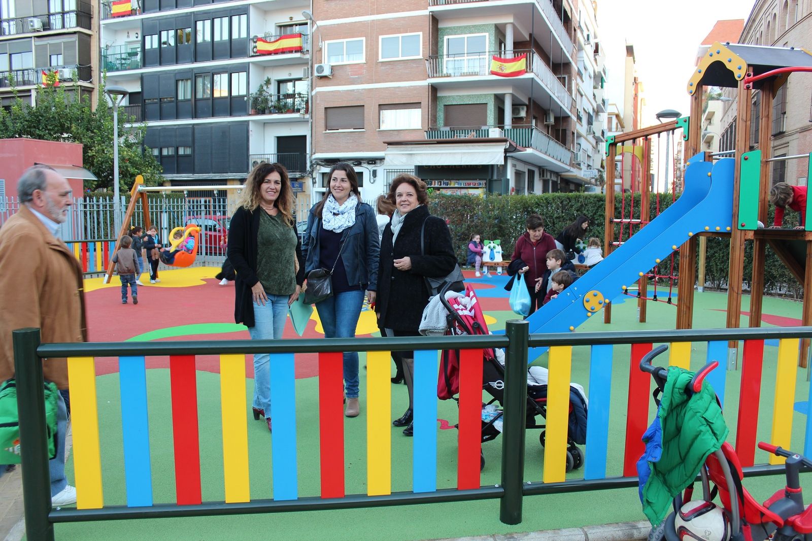 Nuevo parque infantil en Don Otilio.