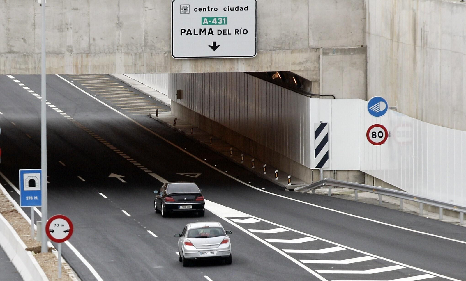 Entrada a uno de los túneles de la Ronda Oeste de Córdoba.