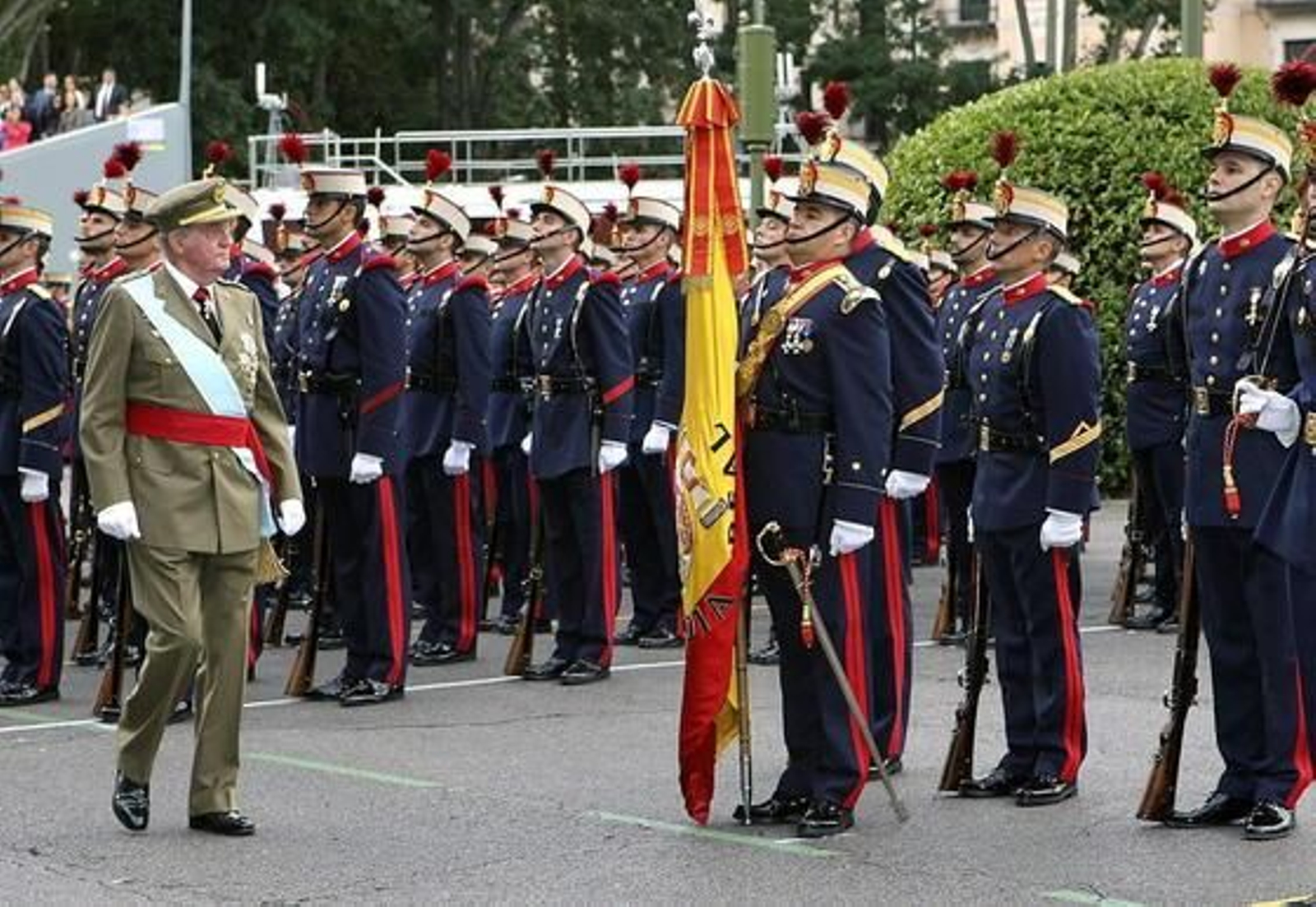 El Rey y la Familia Real presiden el desfile y las celebraciones de la Fiesta Nacional.

Foto: Efe