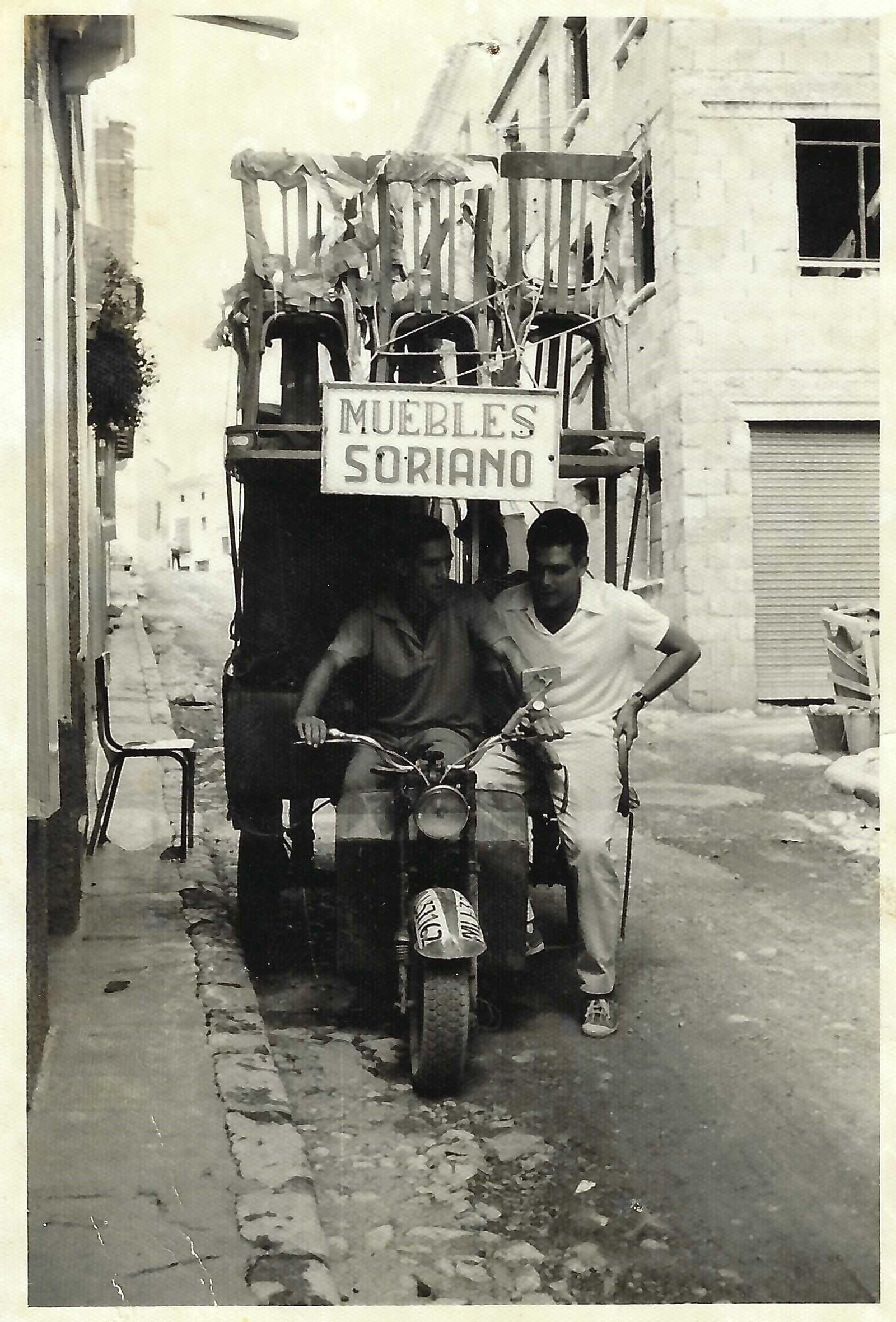 Muebles Soriano en una foto de hace muchas décadas.