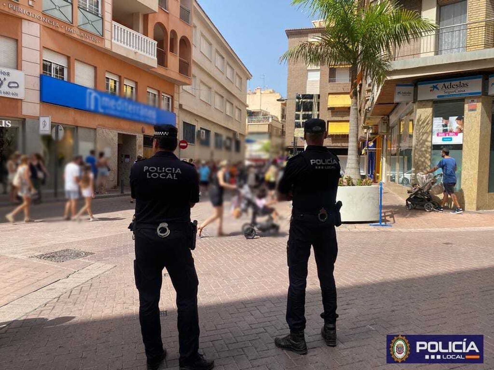 Un Guardia Civil fuera de servicio y Policía Local de Motril evitan el robo en una farmacia