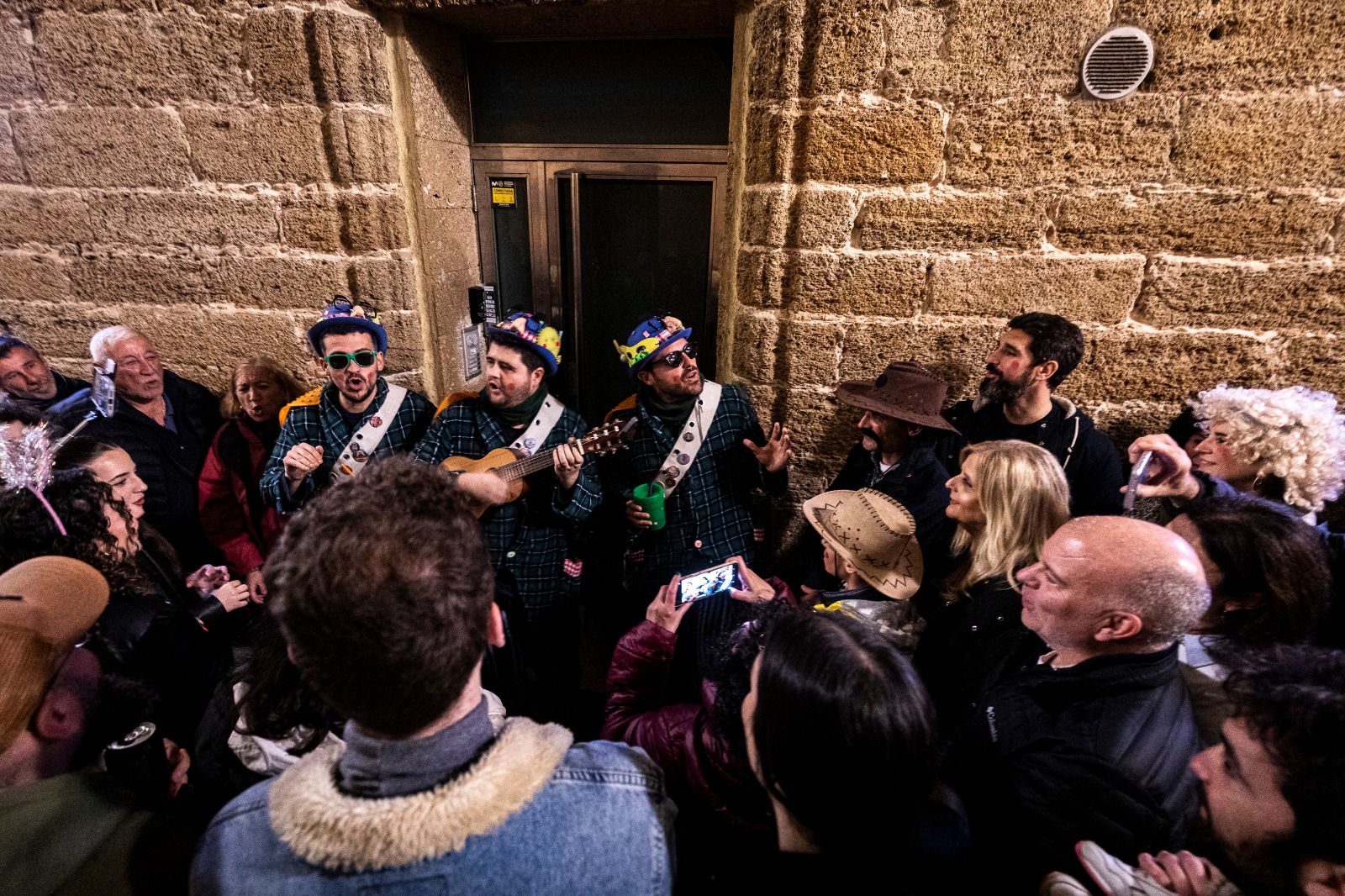 Búscate entre las mejores imágenes del Circuito de agrupaciones ilegales del Pópulo