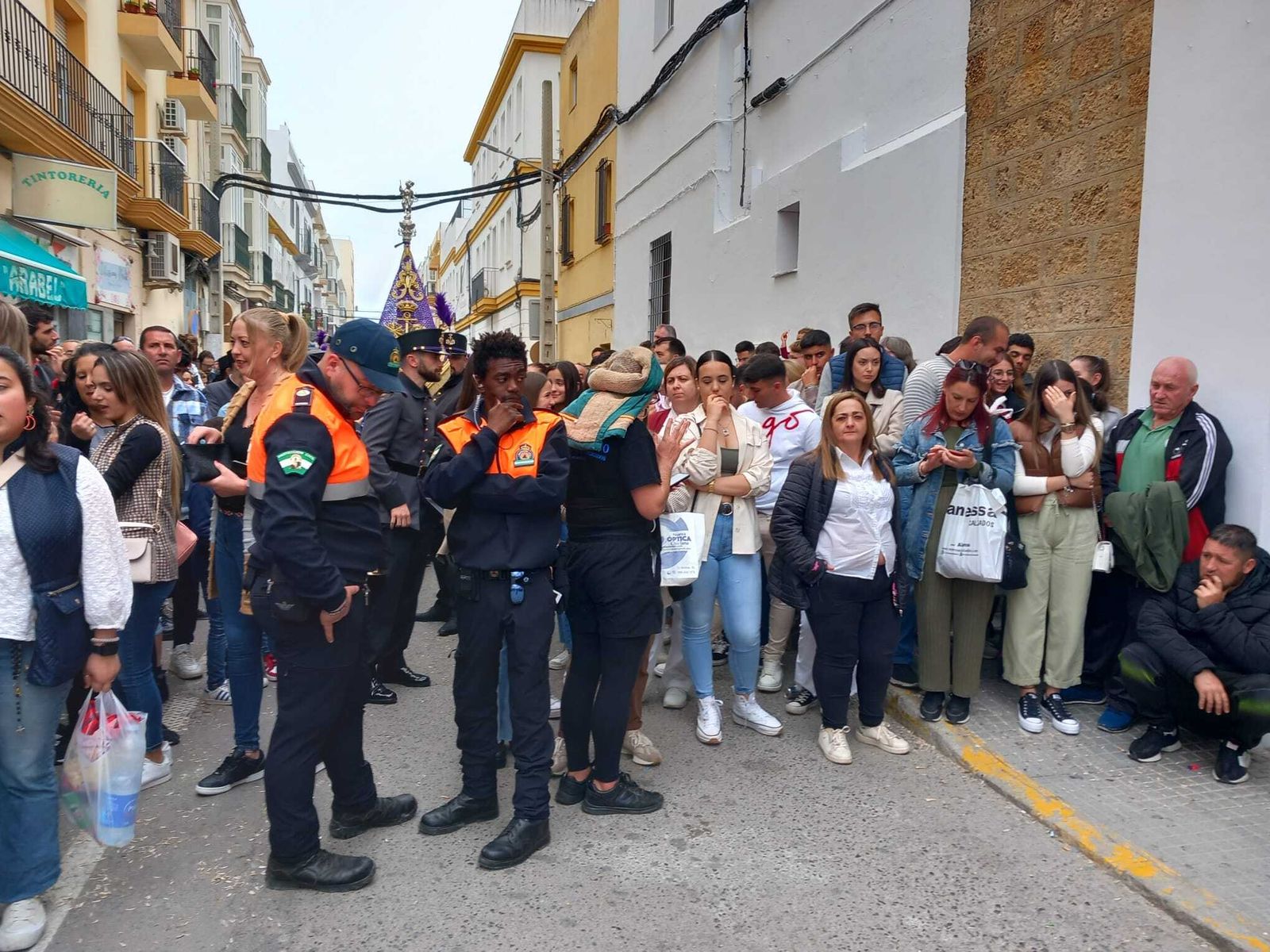 Todas las imágenes de la Virgen de Afligidos restaurada y del martes santo en Chiclana