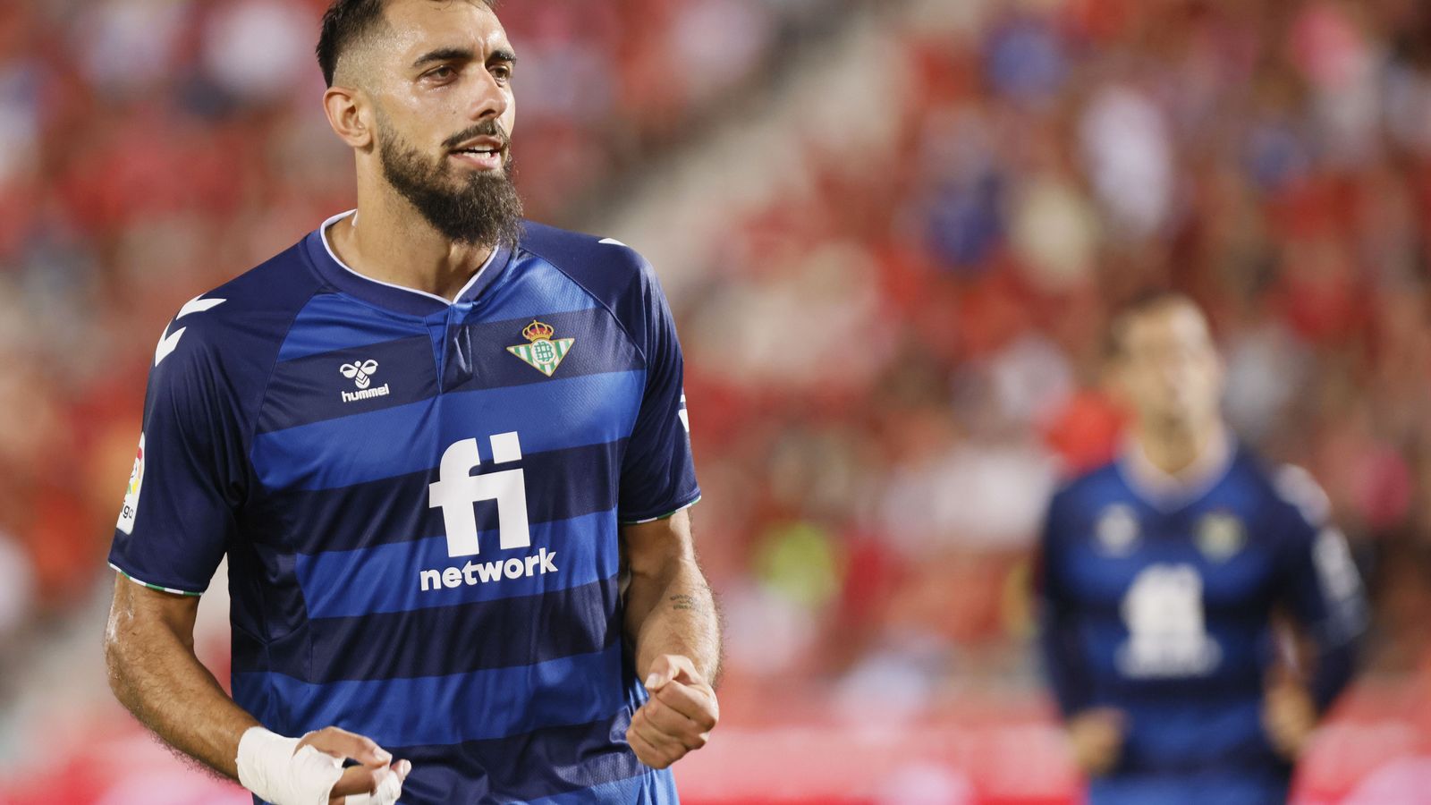 Borja Iglesias celebra la transformación del segundo penalti.