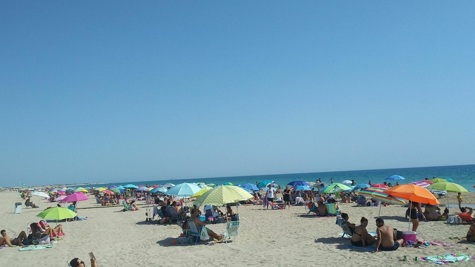 La playa de Camposoto, esta tarde.