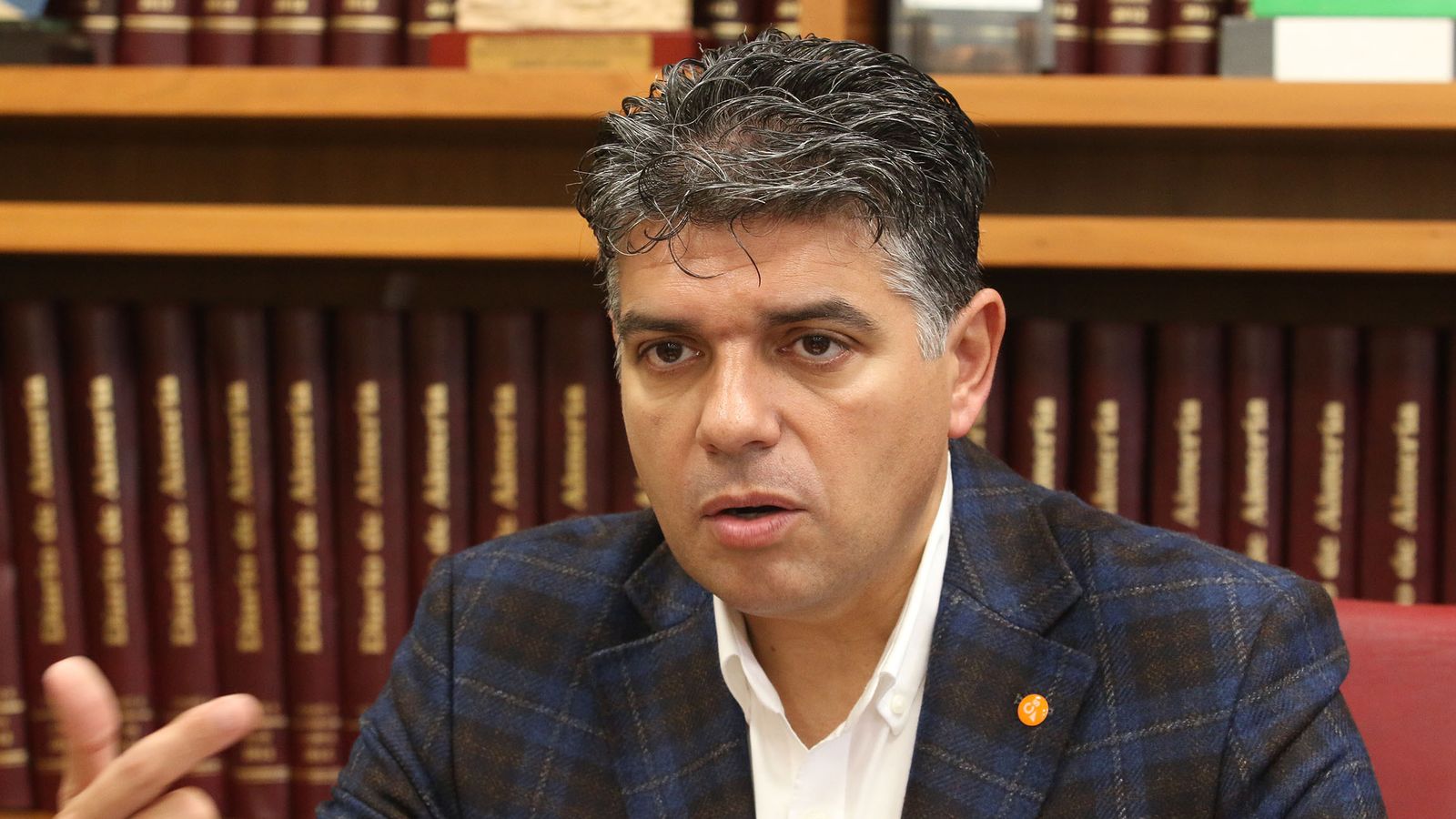 Miguel Cazorla en la redacción de Diario de Almería