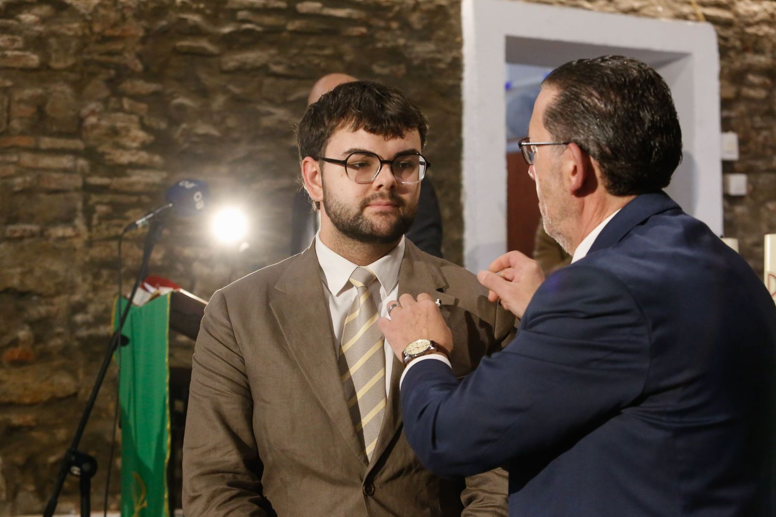 Las fotografías de la presentación del cartel de Valentín Rivera para la tertulia cofrade La Levantá