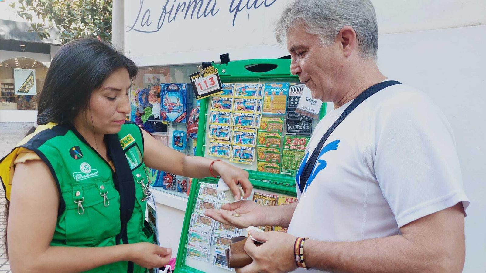 Nancy es vendedora de la ONCE en Córdoba desde el pasado 11 de julio. Nancy es vendedora de la ONCE en Córdoba desde el pasado 11 de julio.