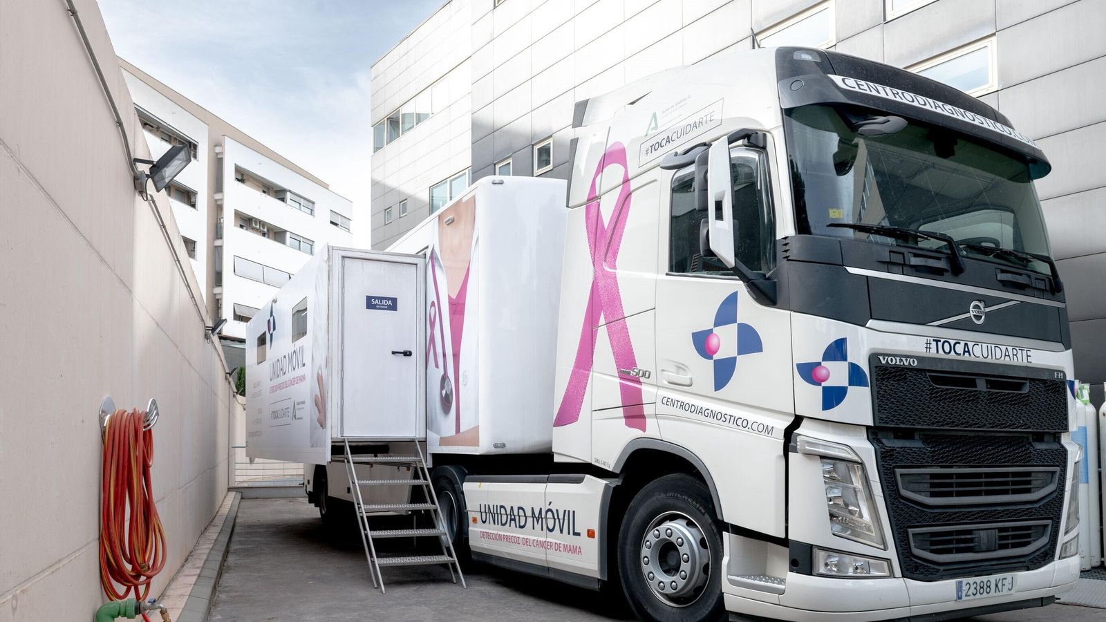 Unidad móvil, centro de diagnóstico para la detección precoz del cáncer de mama.
