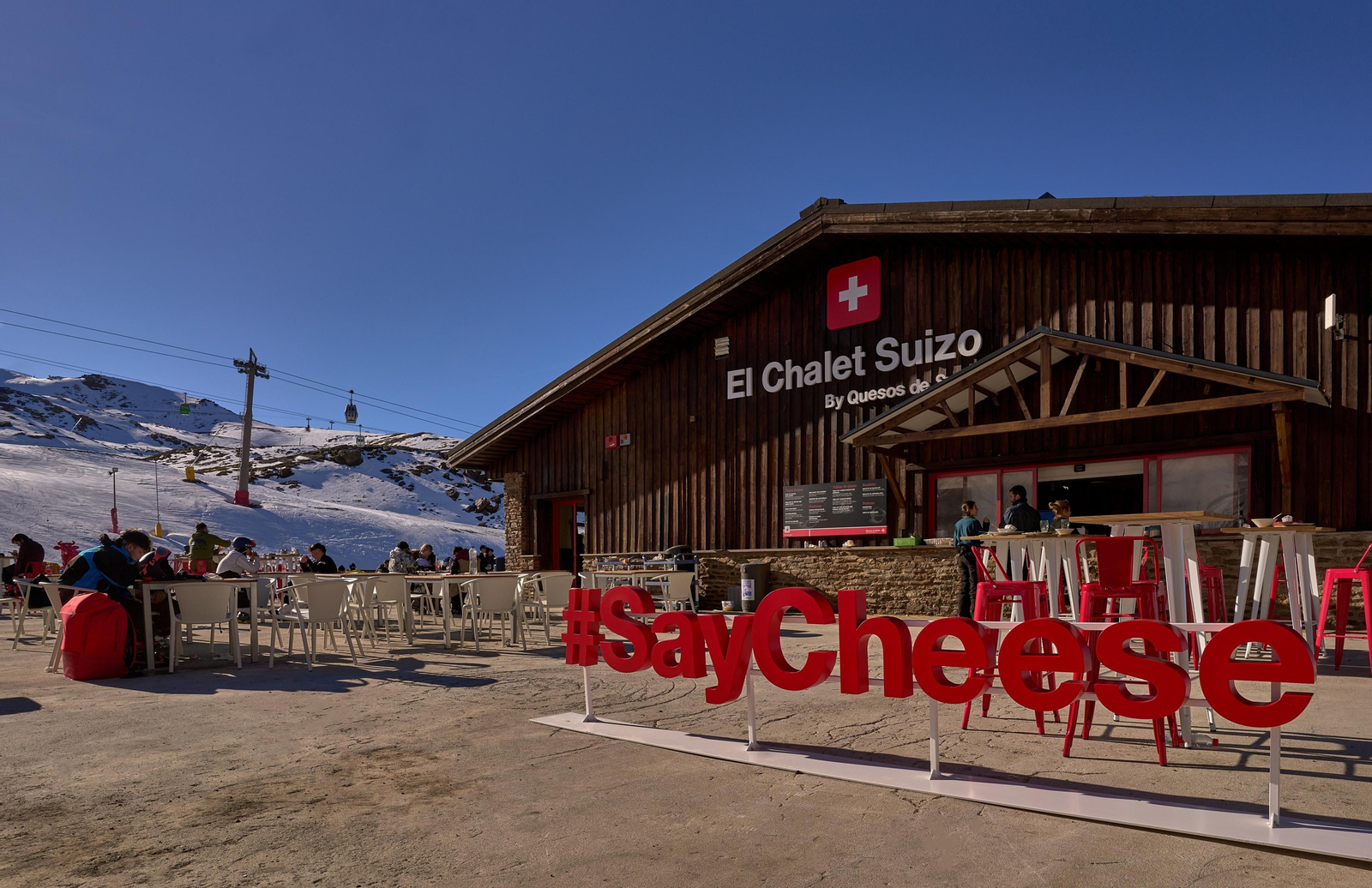 Sierra Nevada tendrá la fondue más alta  del mundo, a más de 2.500 metros de altura... y acompañada de champán