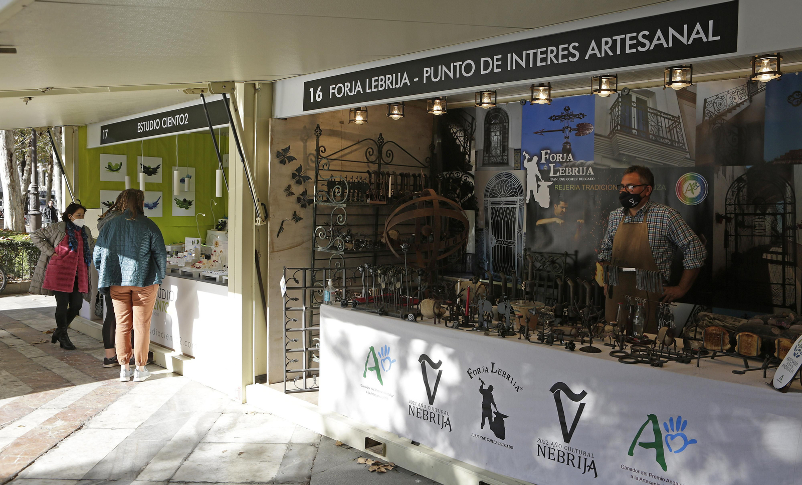 Mercado artesanal de Plaza Nueva