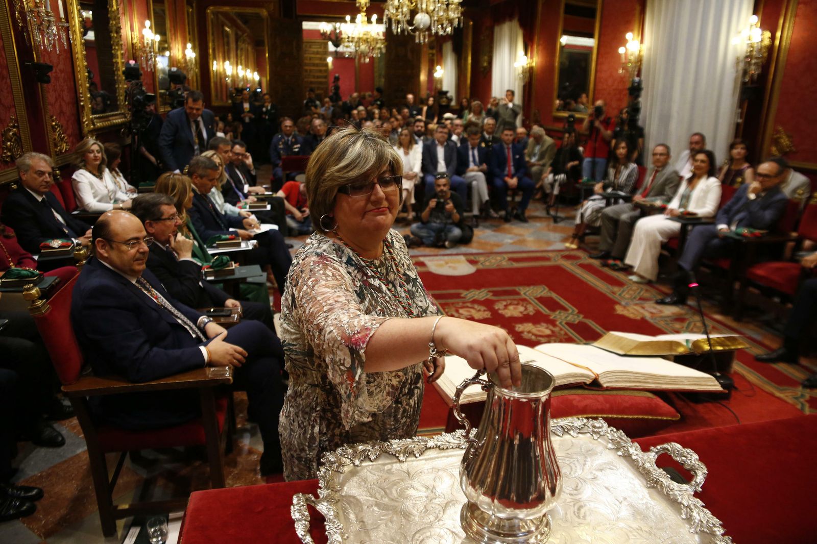 Las imágenes de la jornada de constitución del Ayuntamiento de Granada