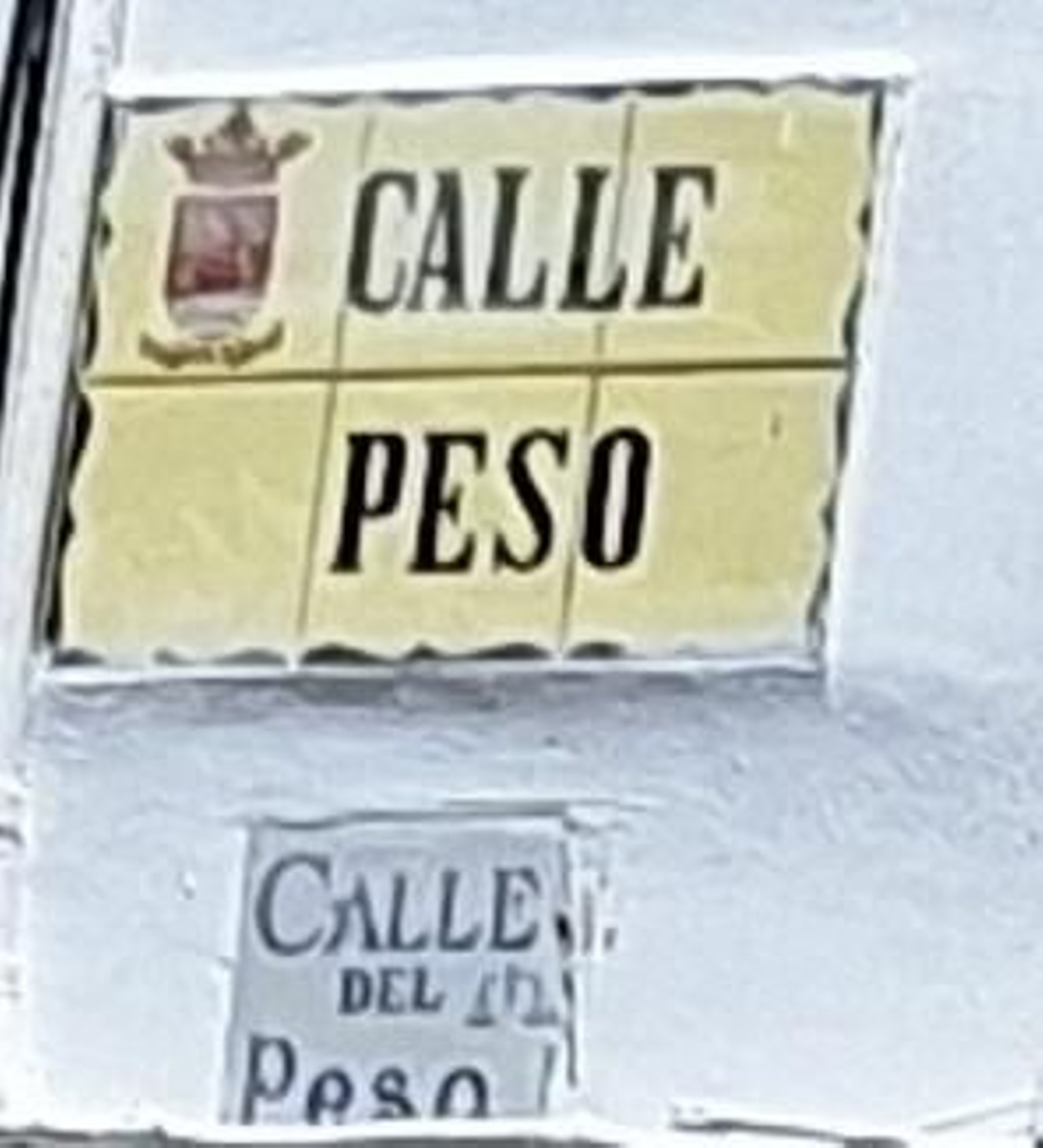 La calle del Peso discurre entre la Puerta de Jerez hasta la calle Colón.