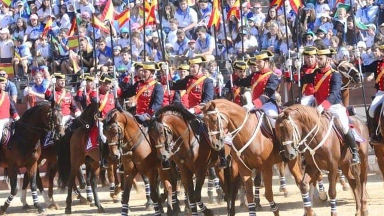 El Escuadrón de Caballería de la Guardia Civil, con uniforme de gala en un evento