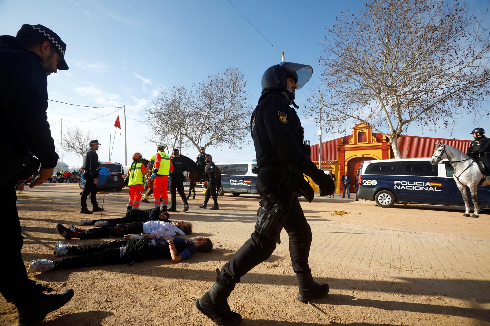 El simulacro de actuación ante una explosión en la Feria de Córdoba, en imágenes