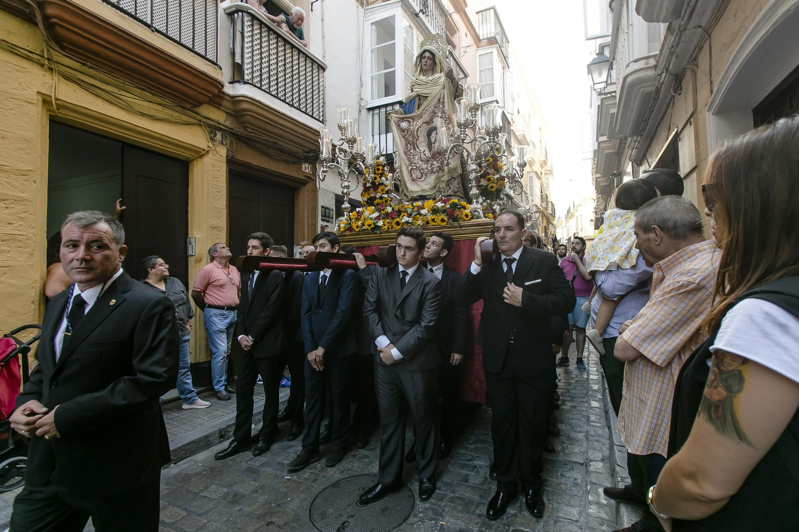 Las imágenes de la procesión extraordinaria de Afligidos