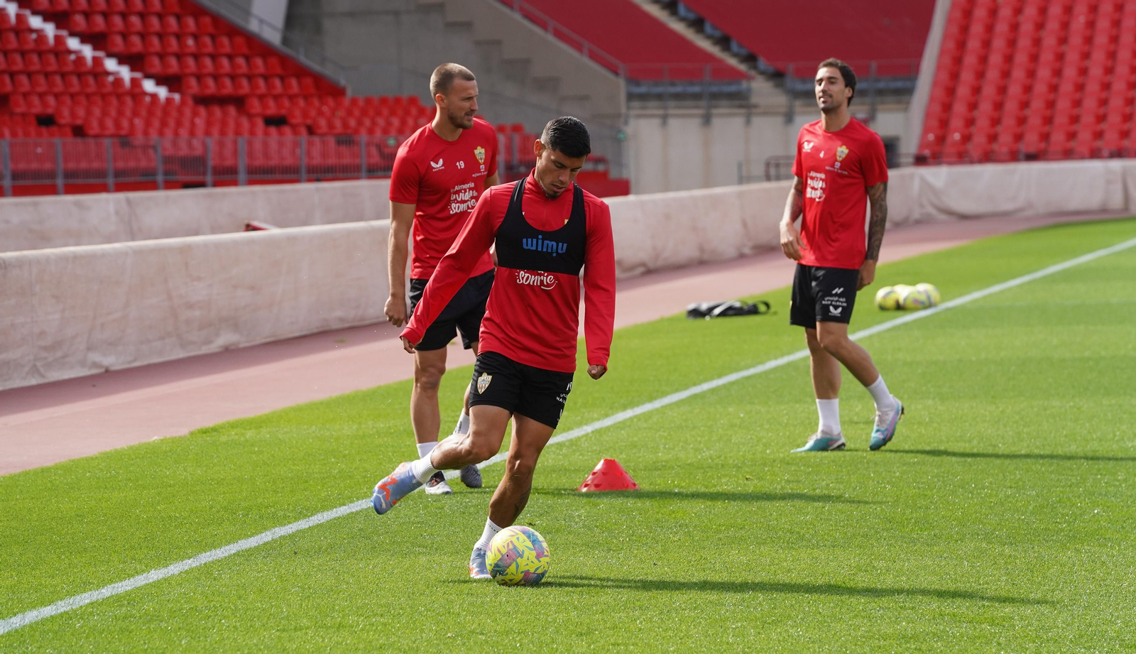 Robertone, en el entrenamiento de este viernes, es uno de los fijos para la sala de máquinas
