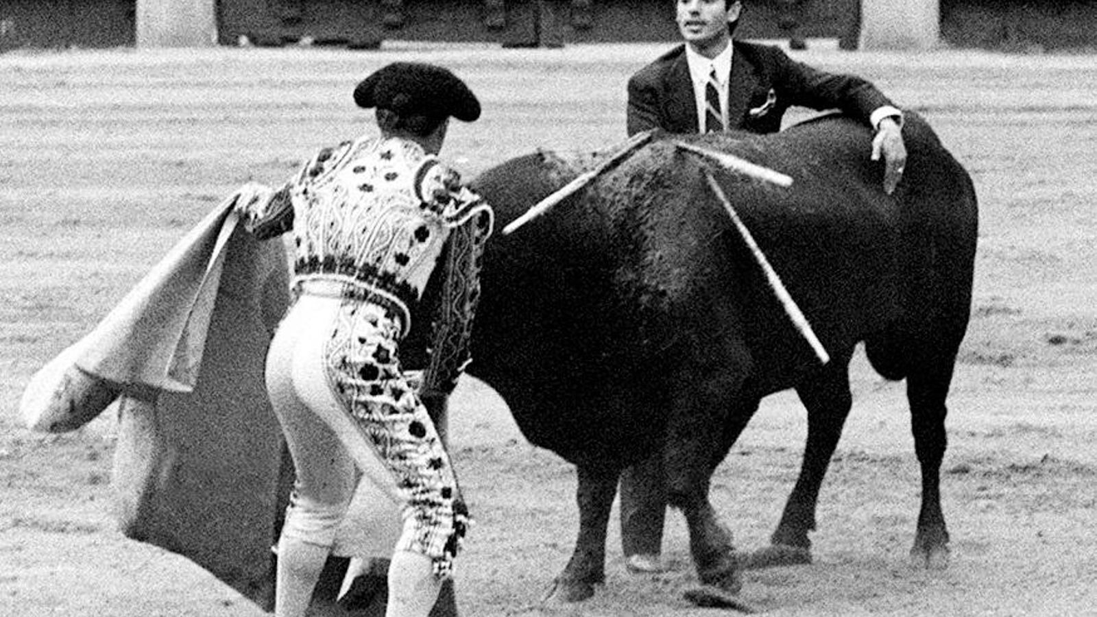 Miguelín, cuando se tiró de paisano a un toro de El Cordobés en el San Isidro de 1968. Miguelín, cuando se tiró de paisano a un toro de El Cordobés en el San Isidro de 1968.