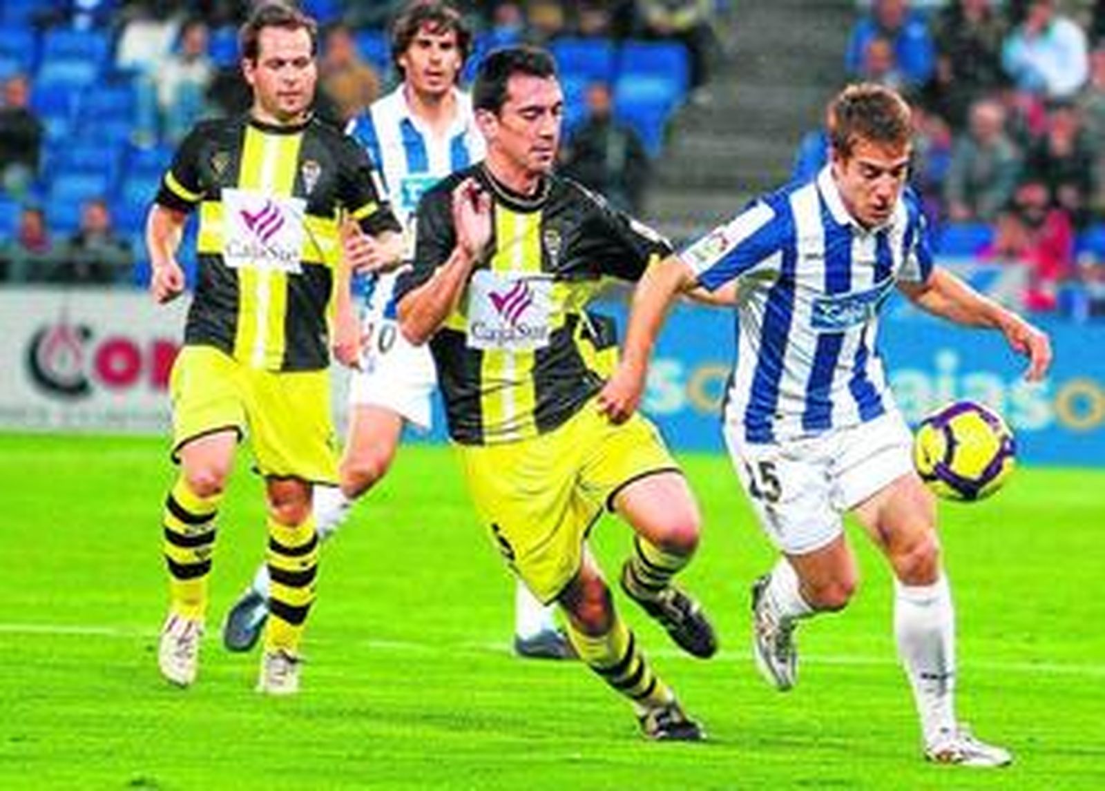 Carpintero persigue al onubense Álvaro Antón.