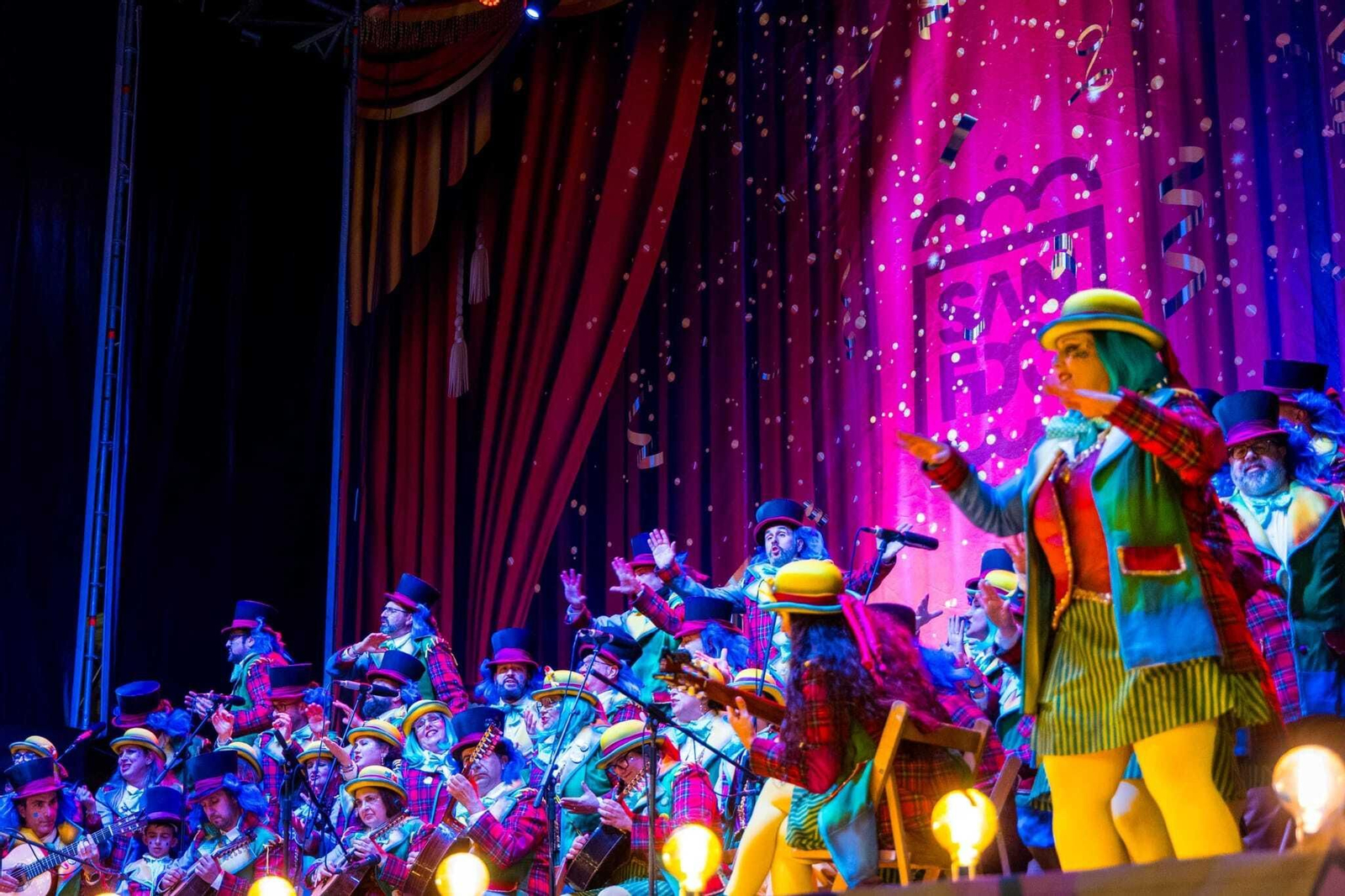 La noche de coros (y otras agrupaciones) en el Carnaval de San Fernando, en imágenes.